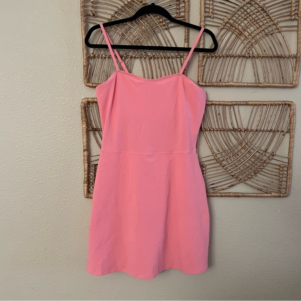 Alo Yoga Alosoft Courtside Tennis Dress
Strawberry Lemonade Women's Sz L